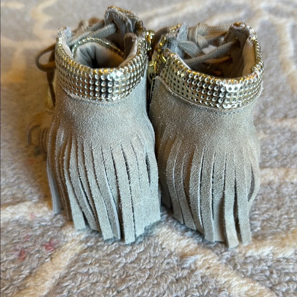 Joyfolie Girls Beige and Gold Fringe Moccasin Sneakers